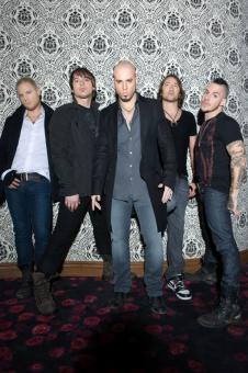 American Songwriter Reads the Charts: Daughtry Edges Out The King of Pop