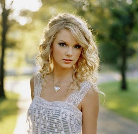 Taylor Swift Tops Nashville Songwriter’s Association International Awards