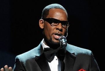 R. Kelly Kills It At The 2010 Soul Train Awards