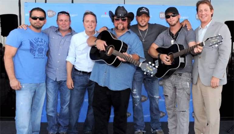 The Story Behind the Song: Jason Aldean, “Dirt Road Anthem”