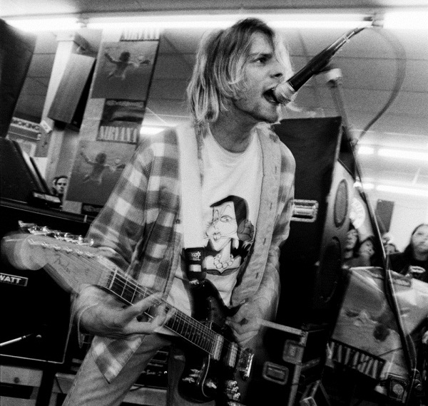 Mona Lisa Baby Assimilate Legendary Guitars: Kurt Cobain's Fender Jag-Stang - American Songwriter