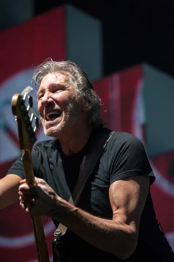 Roger Waters Performs The Wall In Nashville