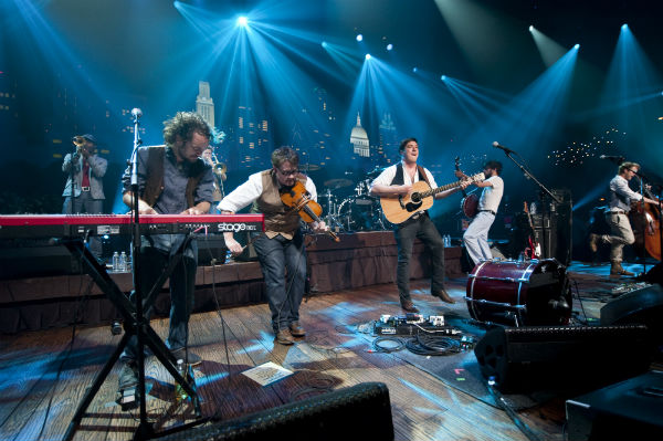 Watch Mumford & Sons Perform “Lover Of The Light” From <em>Austin City Limits</em>