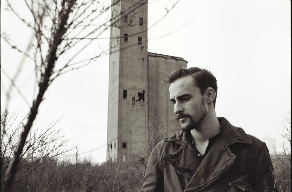 Robert Ellis On Moving To Nashville, Richard Thompson And American Songwriter Presents