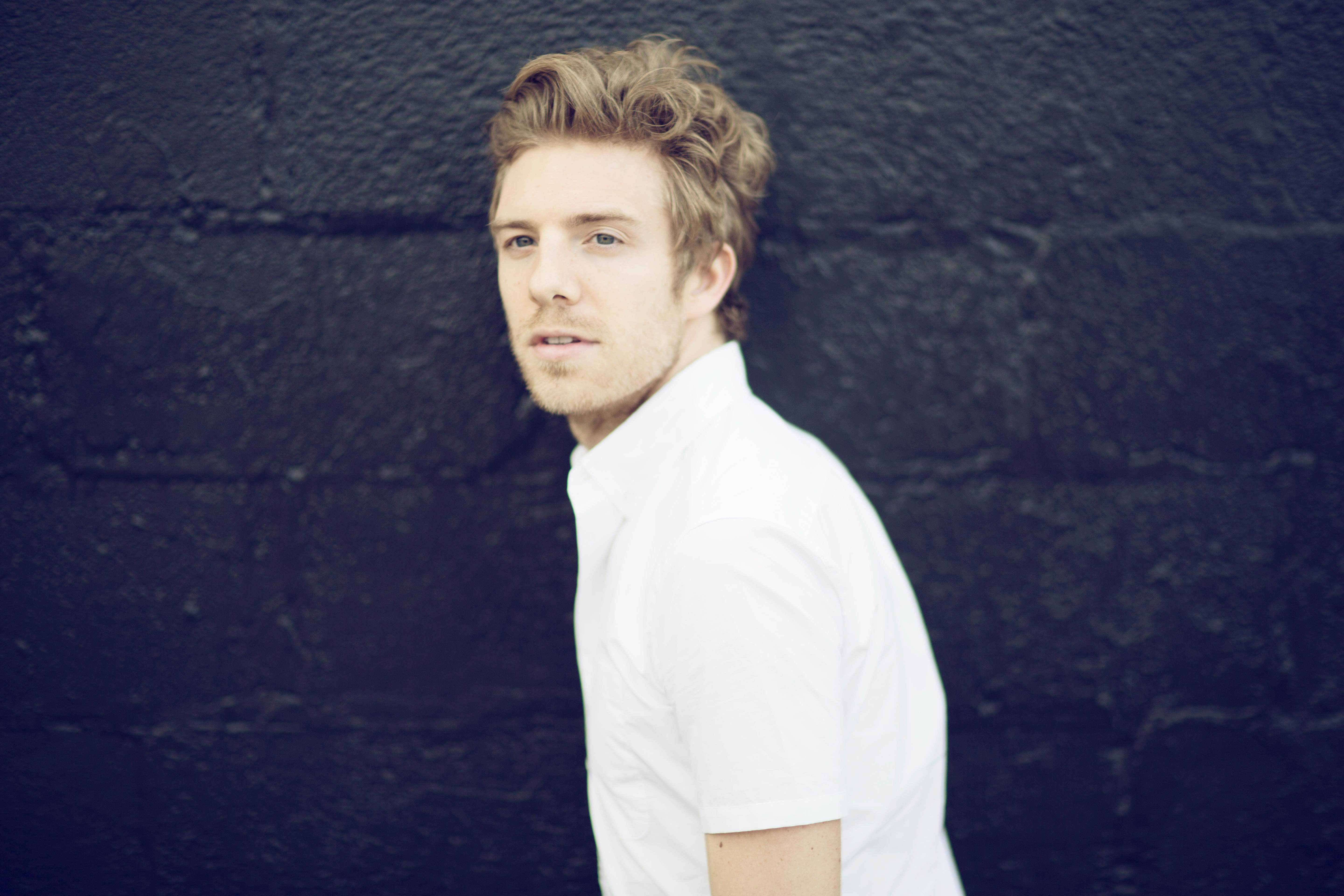 Andrew Belle Explores The Unhealthy Things We Love On Introspective New  Record, 'Nightshade' - American Songwriter