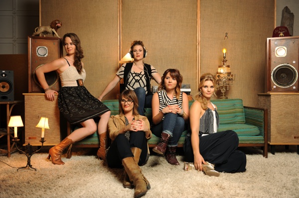 Della Mae Go Bowling In “Letter From Down The Road… And Other Things” Video