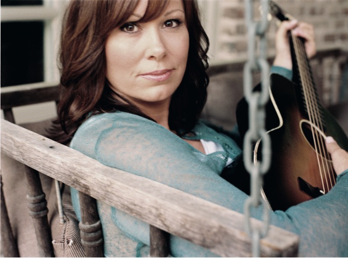 Suzzy Bogguss Sings Merle Haggard’s “The Bottle Let Me Down”