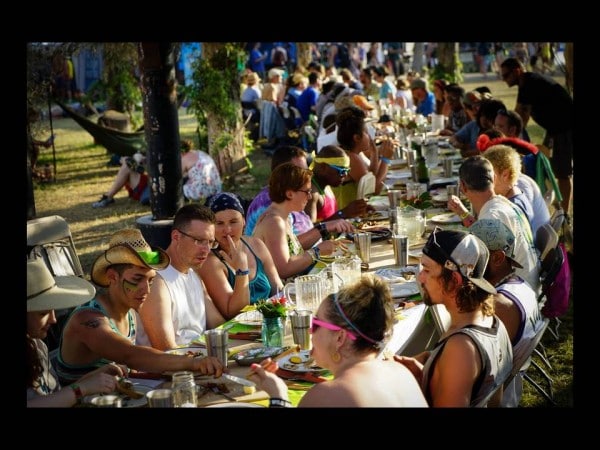 Bonnaroo To Host Community Style Dinners During Festival