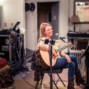 Jewel Returns To Her Roots with Picking Up The Pieces