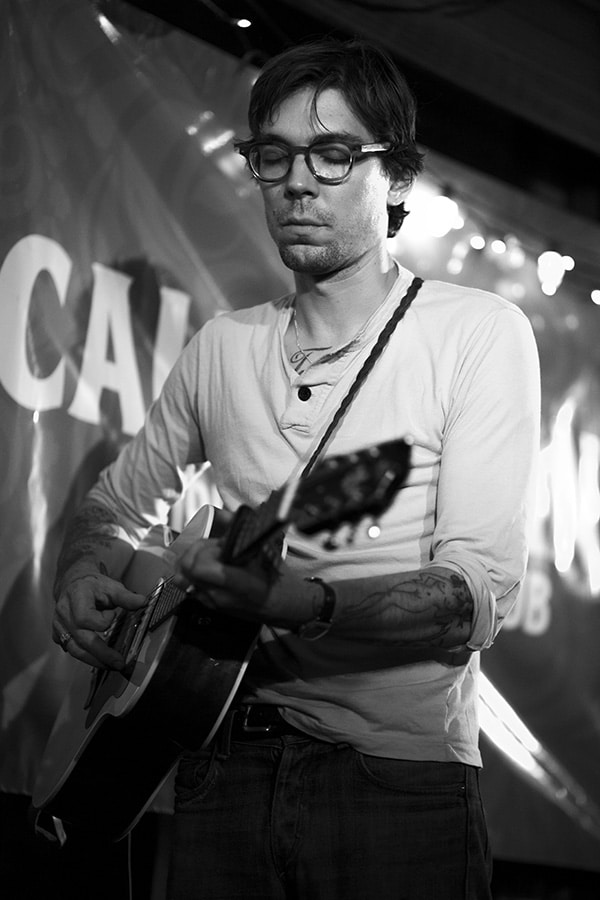 Watch: Justin Townes Earle Plays Intimate Show at Callaghan’s in Mobile, Alabama