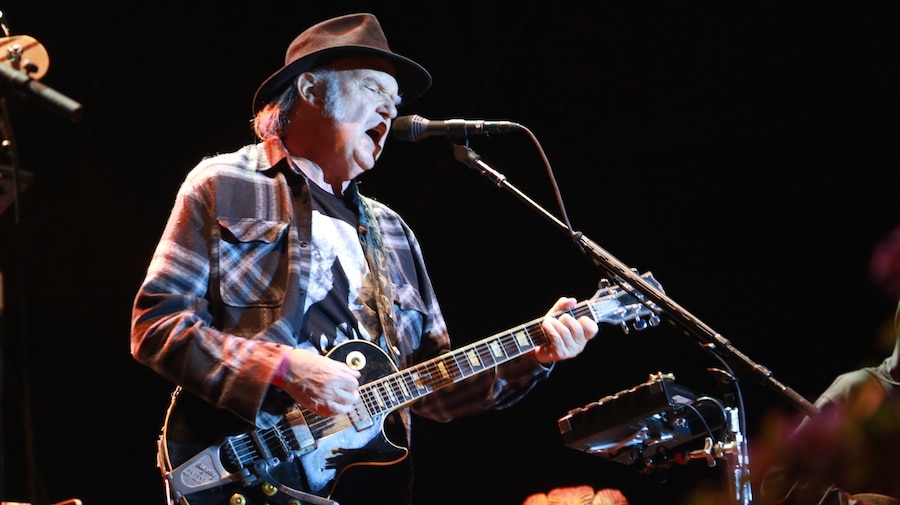 Neil Young Opens Memphis Show with 40-minute “Down By The River”