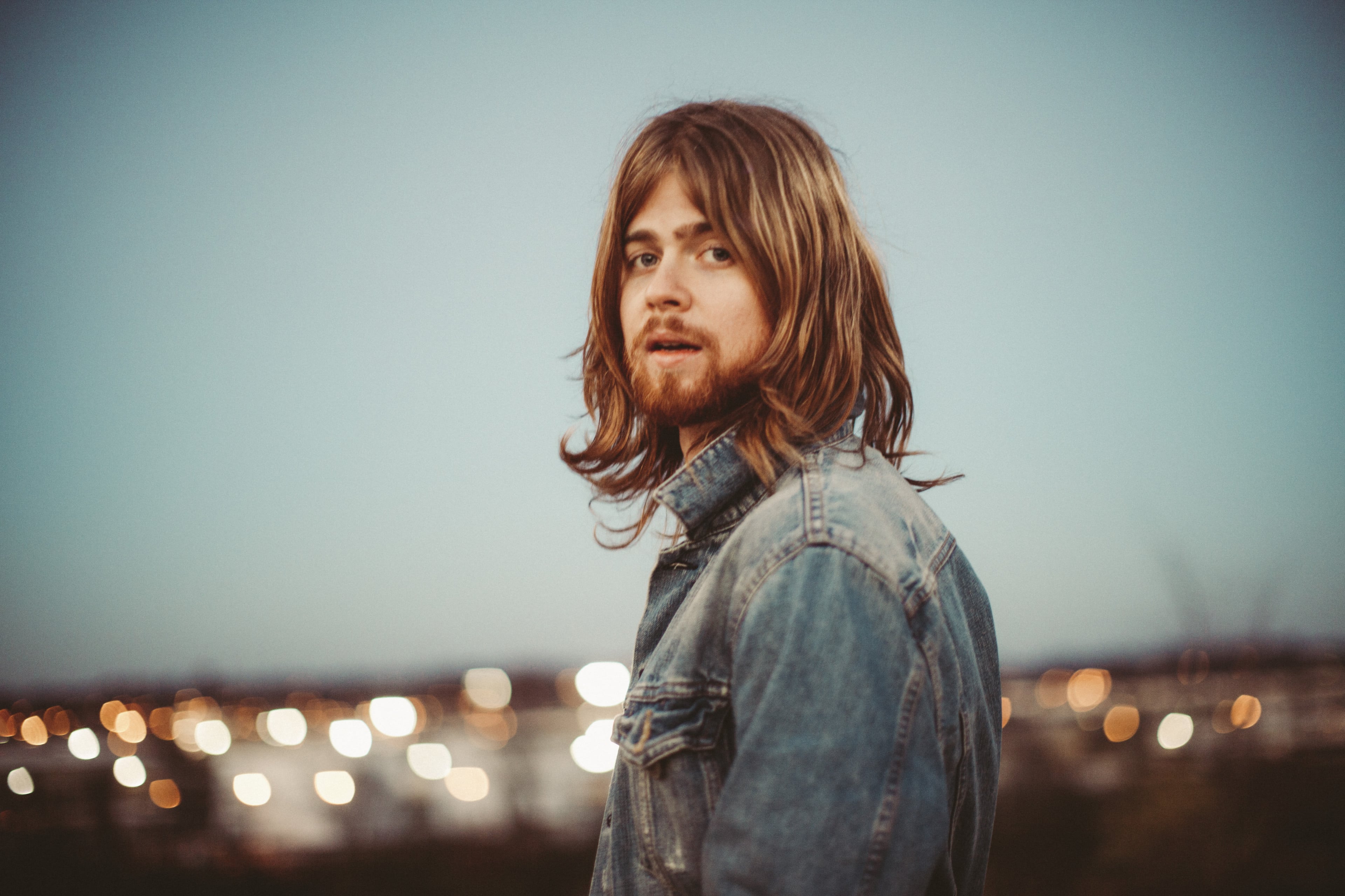 Video Premiere: Andrew Leahey & the Homestead, “The Good Life”
