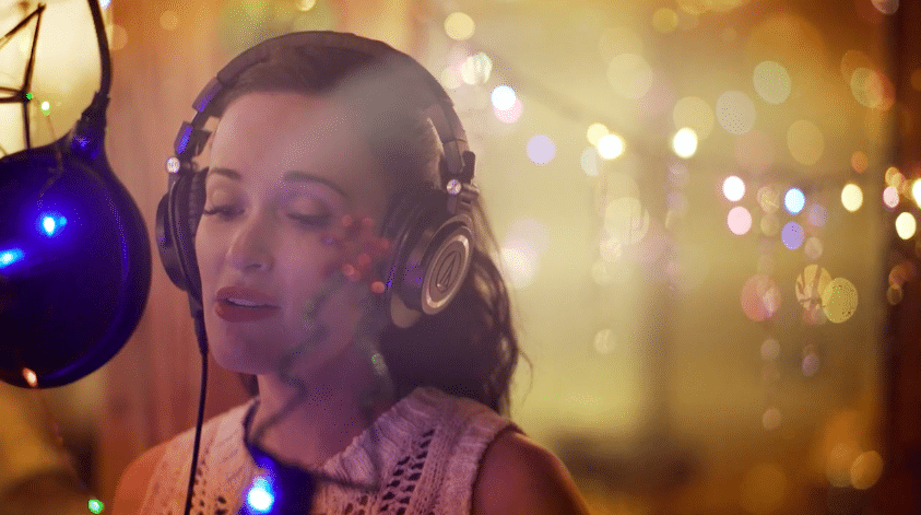 Video Premiere: Kacey Musgraves, Behind the Song “Christmas Makes Me Cry”