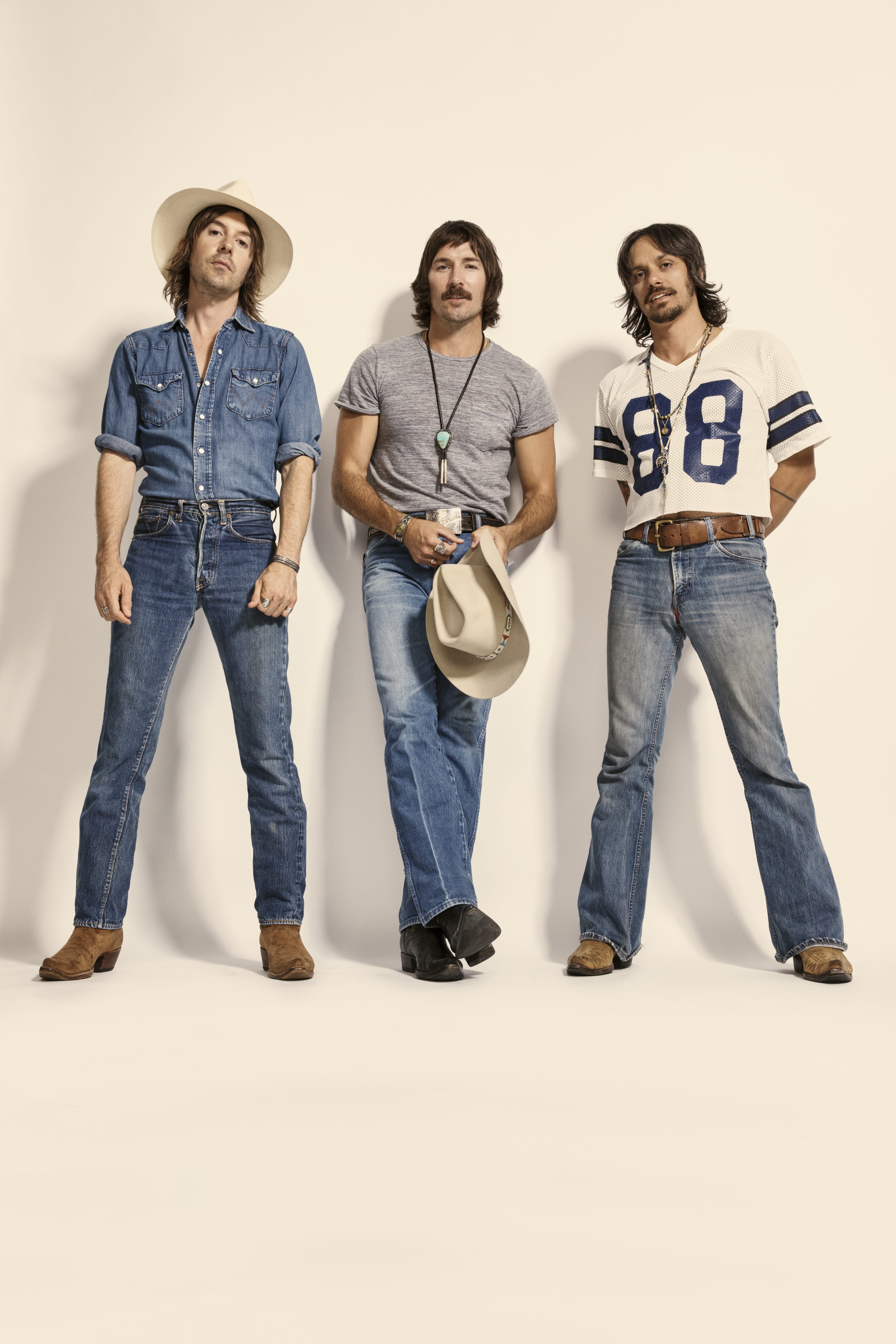 Listen To New Midland Song “Nothin’ New Under The Neon”