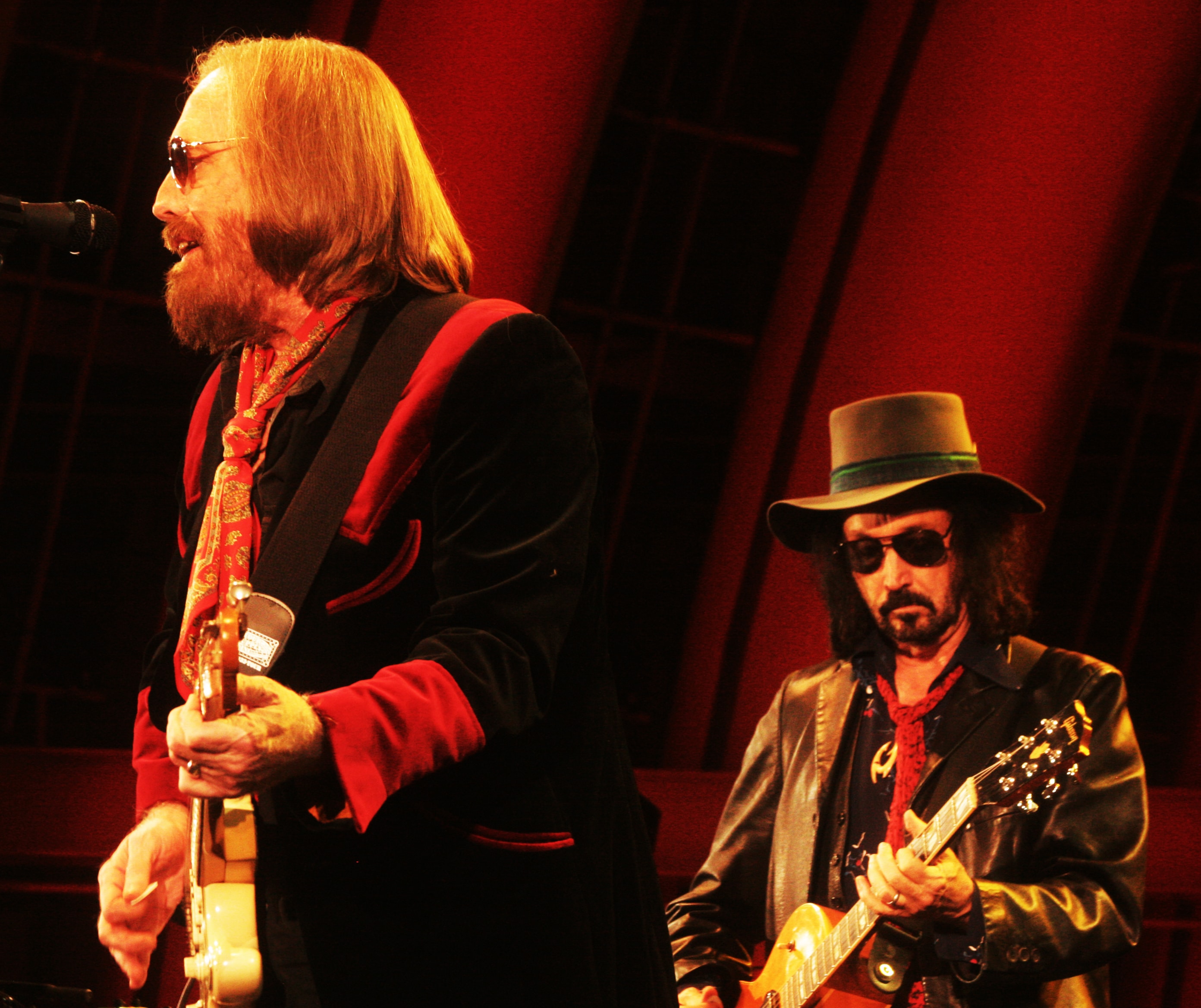 In Photos: Tom Petty And The Heartbreakers' Final Show at Hollywood ...