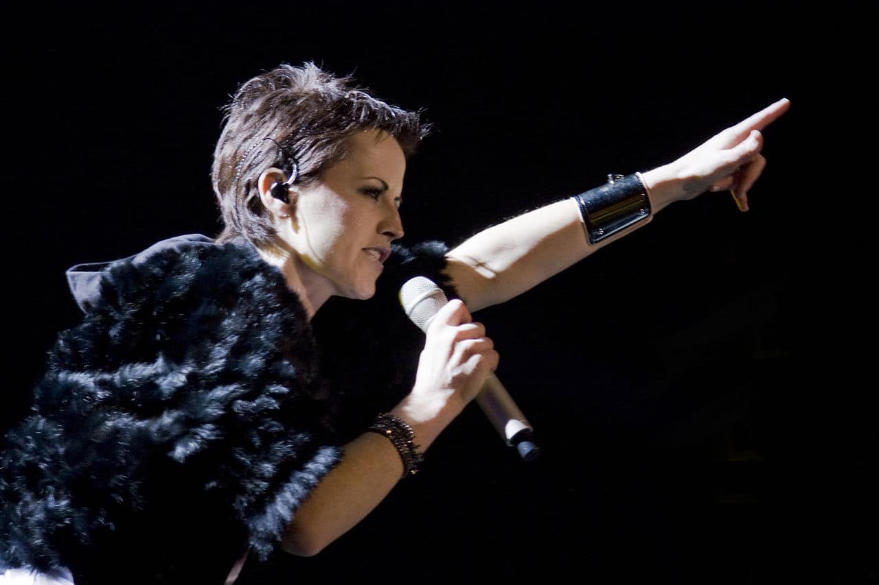 Dolores O Riordan Of The Cranberries Passes Away At 46 American Songwriter
