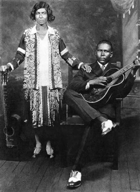 Kansas Joe McCoy and Memphis Minnie, “When The Levee Breaks”