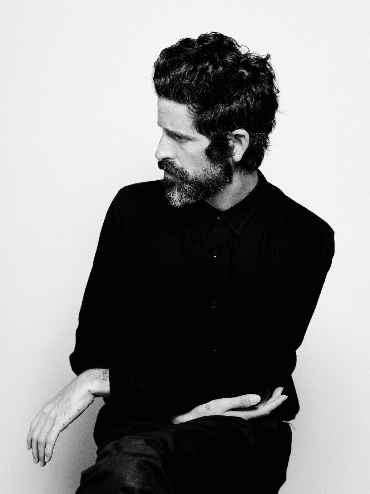 Devendra Banhart Debuts Carole King–Inspired Single “Taking A Page”