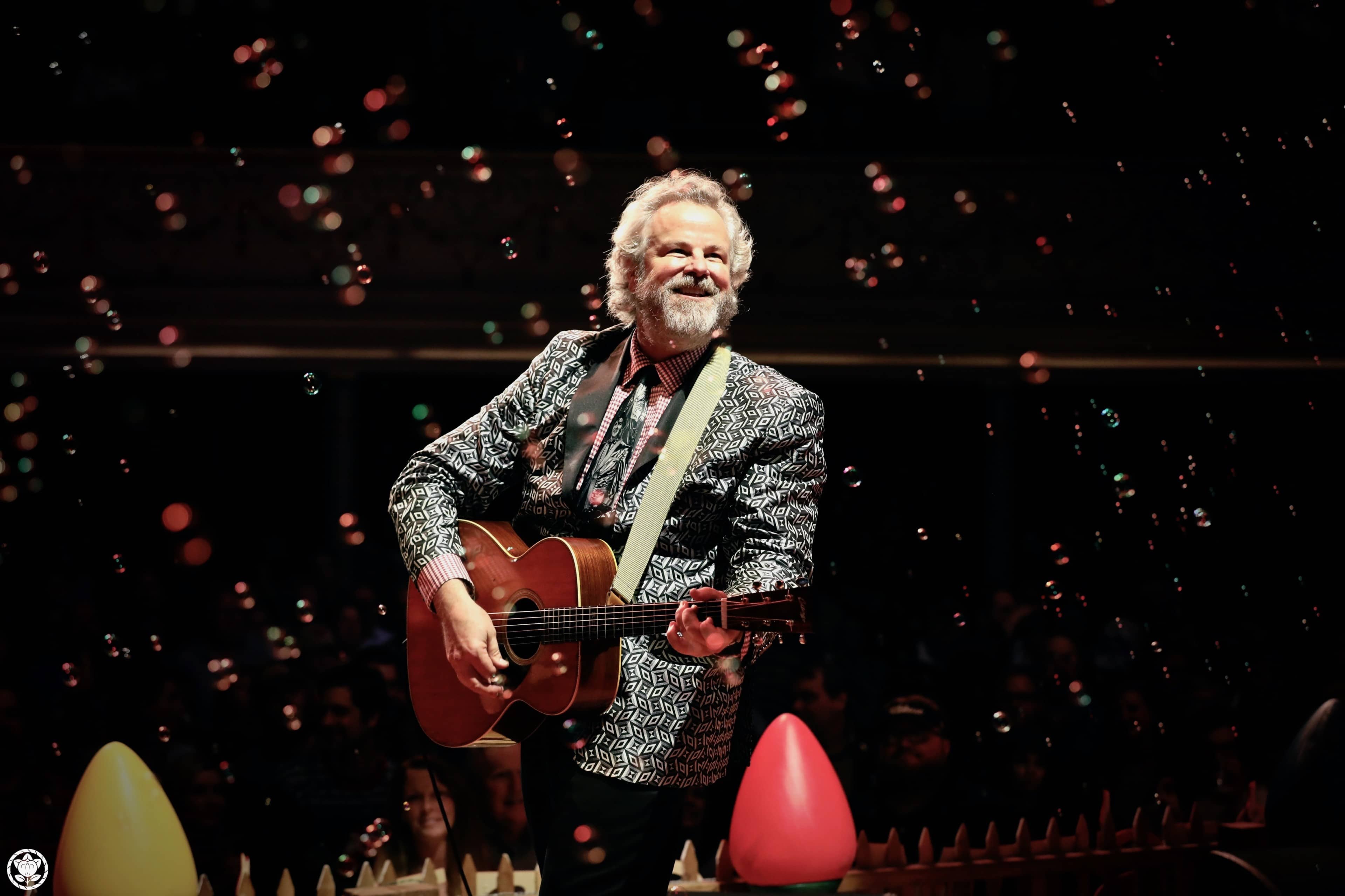 Robert Earl Keen Celebrates Christmas to the Moon and Back Announces his Biggest Holiday Tour Yet