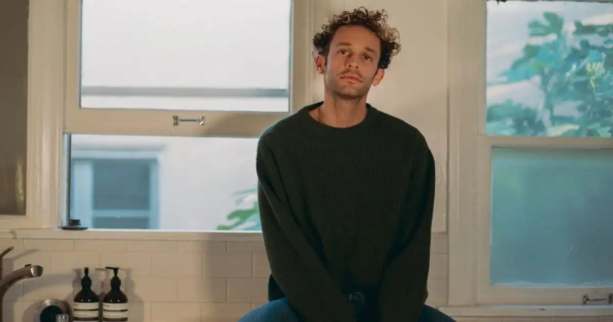 Wrabel Brings Undeniable Spark To Live Video For “magic”