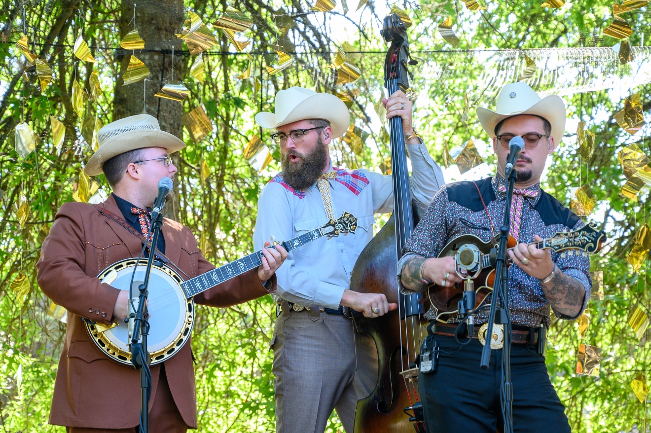Watch The Po’ Ramblin’ Boys Play “Toil, Tears, and Trouble” During an On The Farm Session