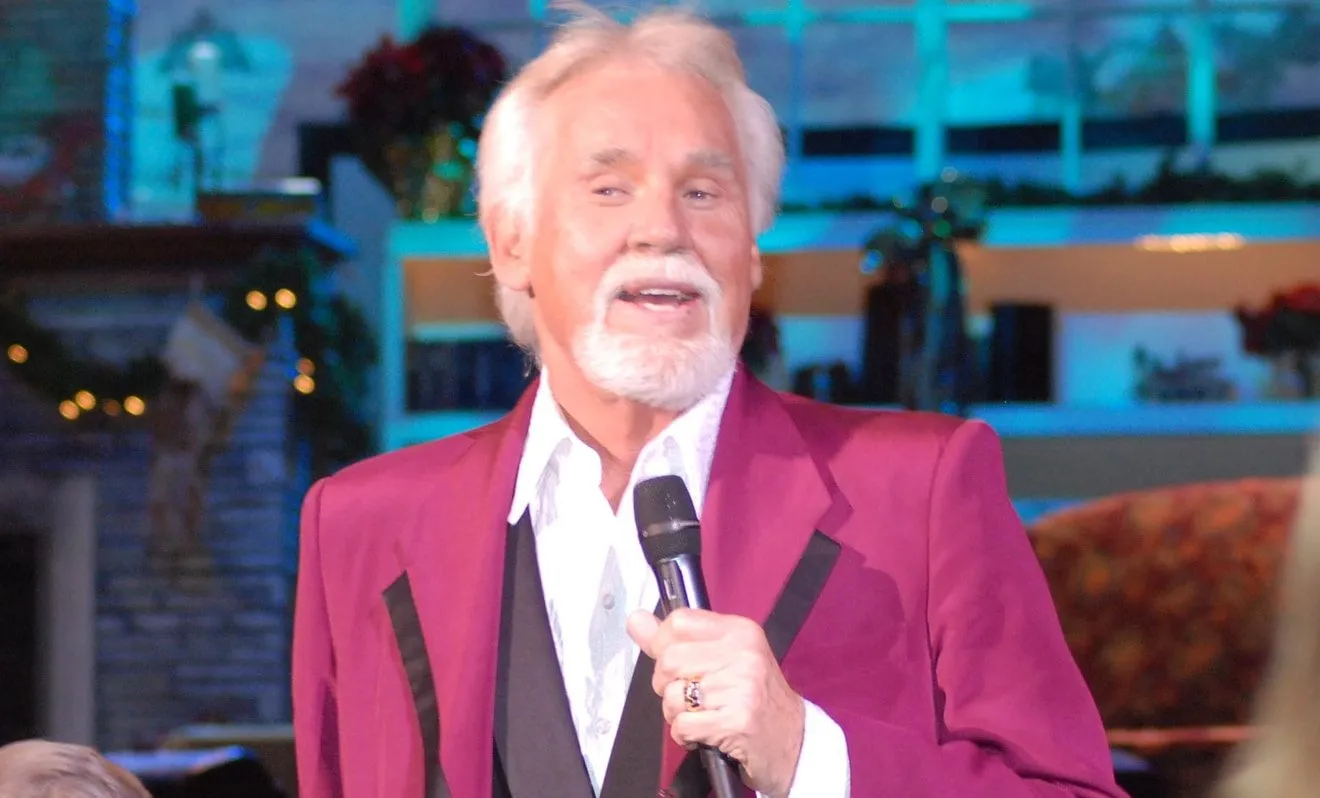 Legendary Country Music Star Kenny Rogers Dies at 81