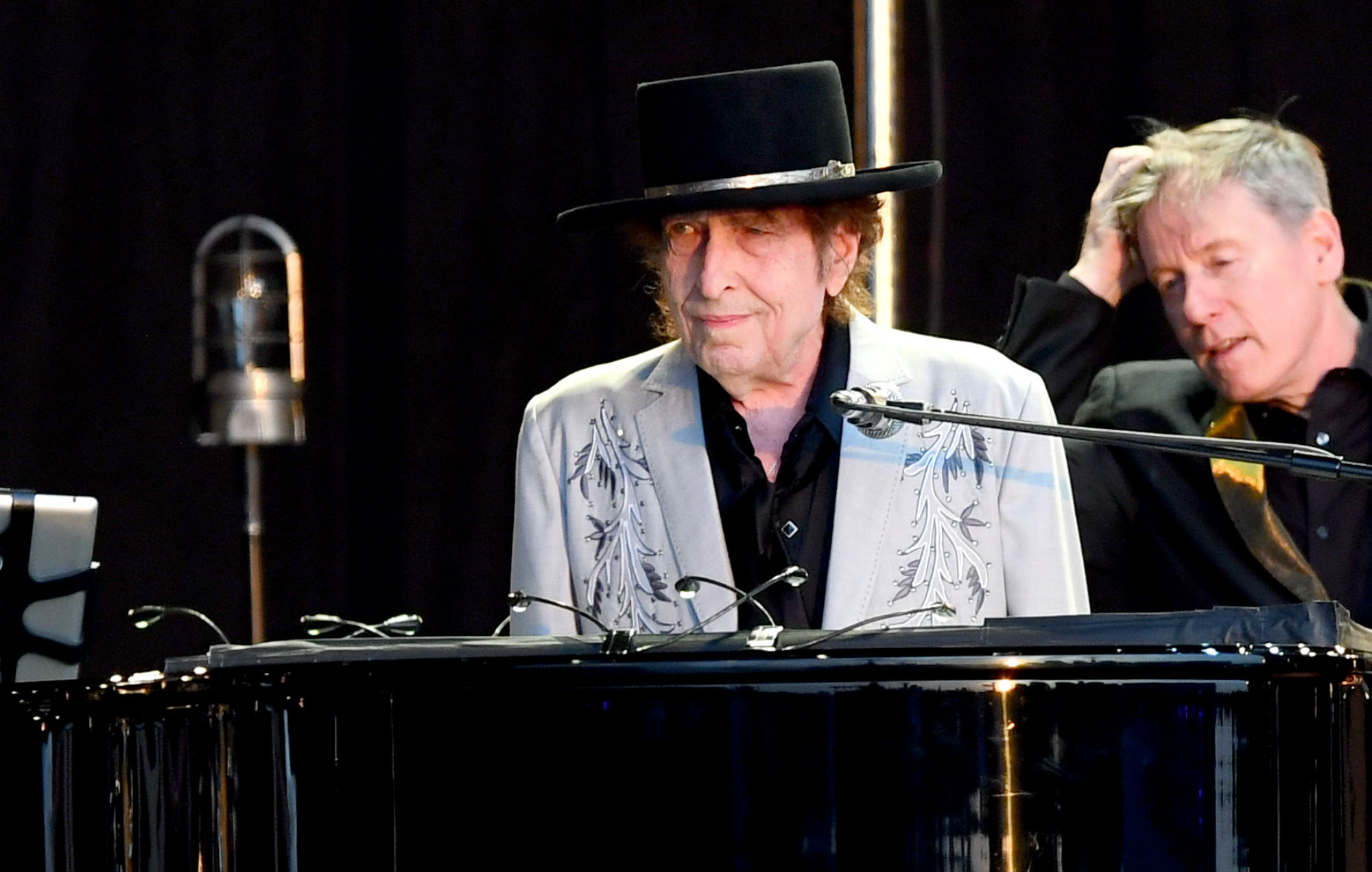 Bob Dylan Releases Another New Song: “I Contain Multitudes”