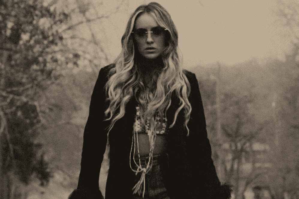 Lainey Wilson Releases Next Track, “Rolling Stone” - American Songwriter
