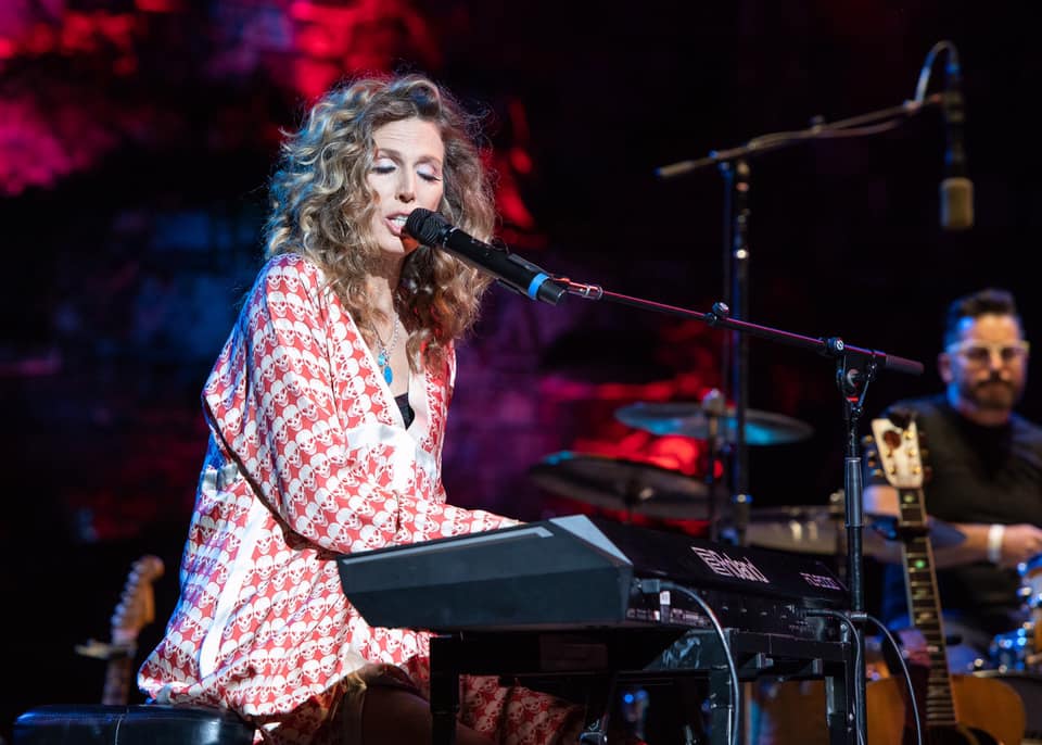 Behind the Song: Sophie B. Hawkins, “Damn I Wish I Was Your Lover”