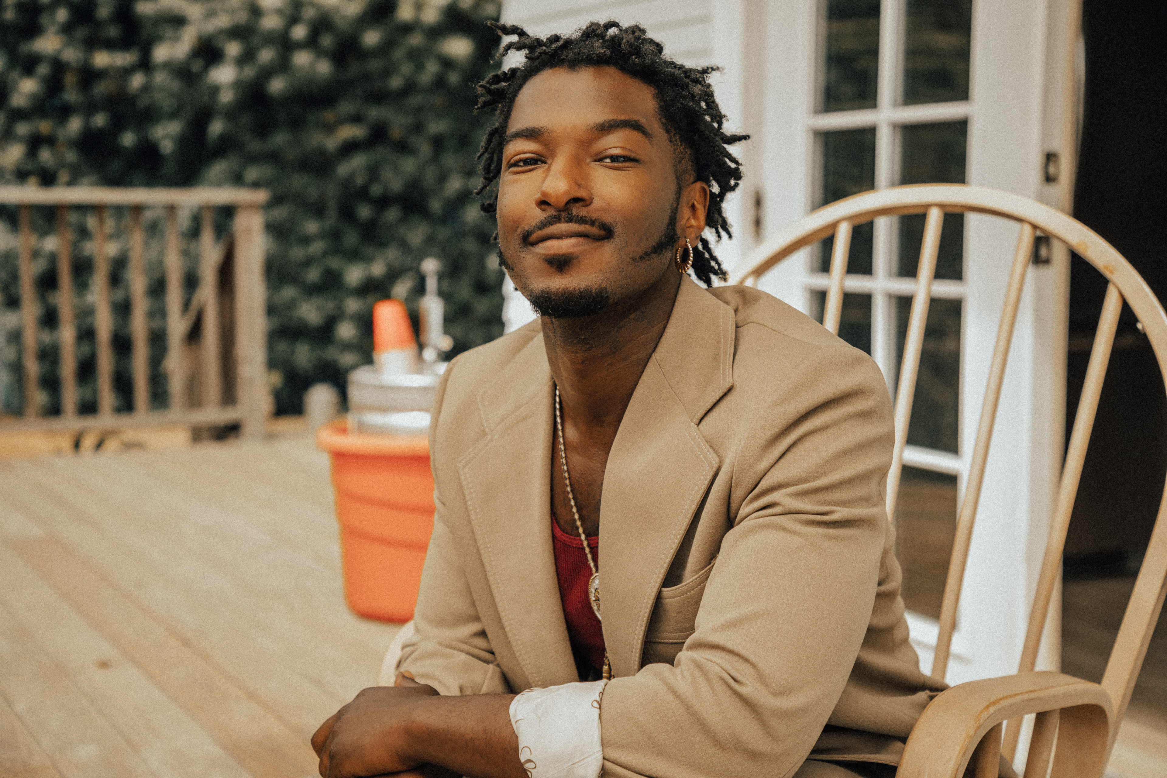 Willie Jones Finds His Comfort Zone on “Back Porch”