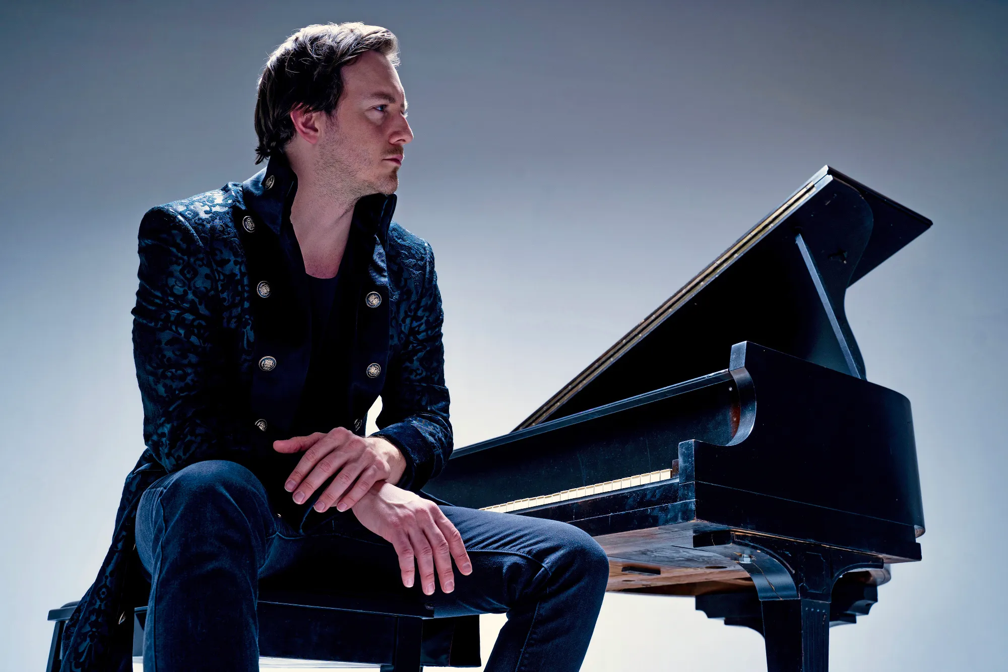 Reuel Gives Coldplay’s “Viva La Vida” A Passionate Piano Update
