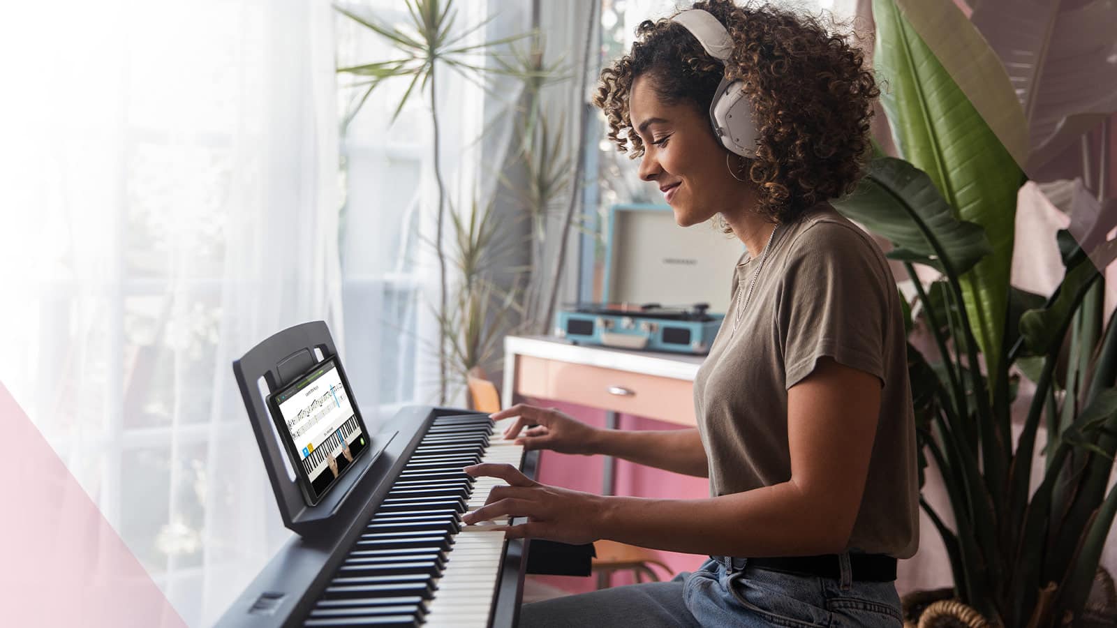 Free Roland Apps and Piano Lessons via #RolandAtHome