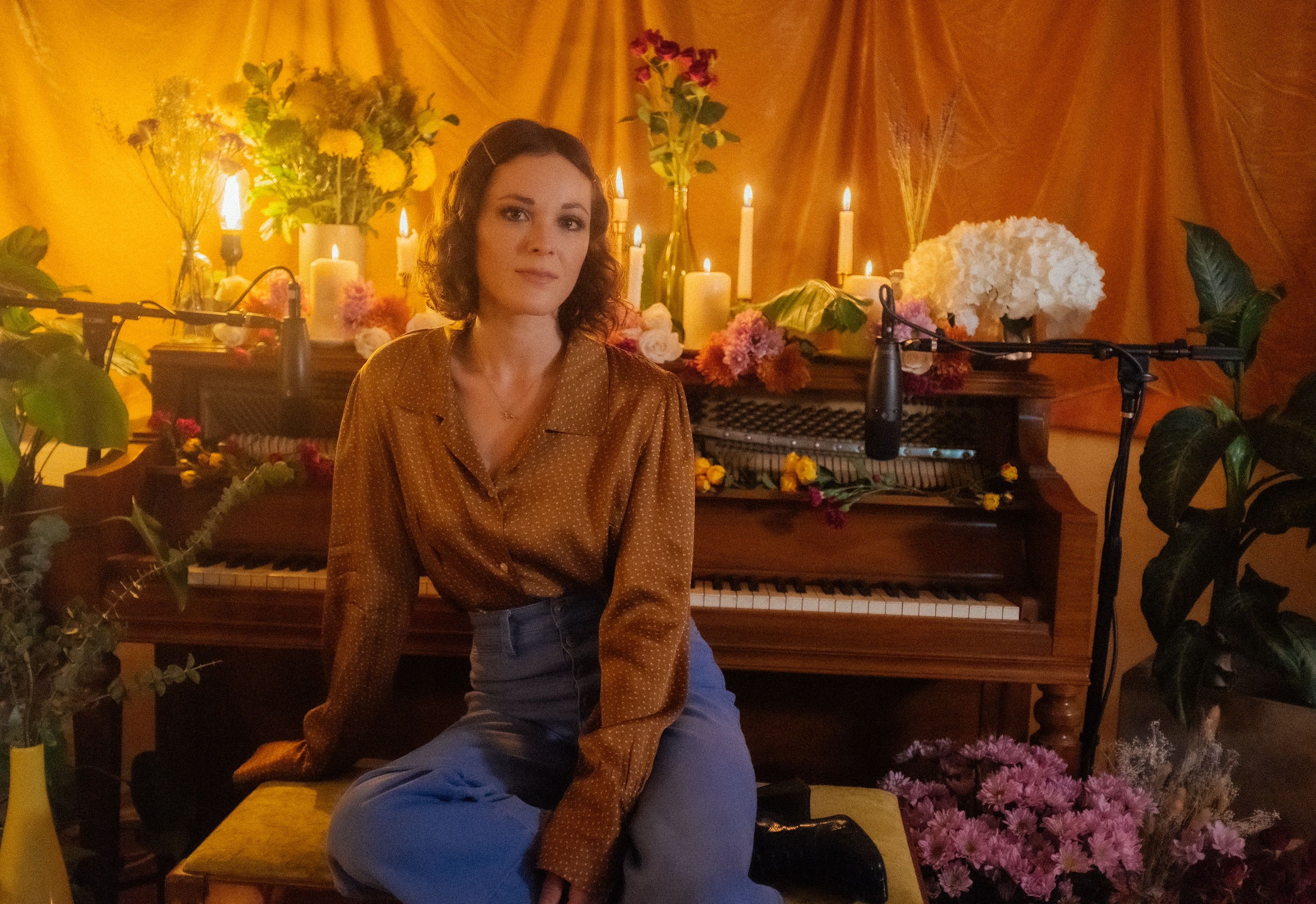 Jillian Jacqueline Provides an Offering of Peace in Exclusive Live Performance Video of “Wait for the Light”