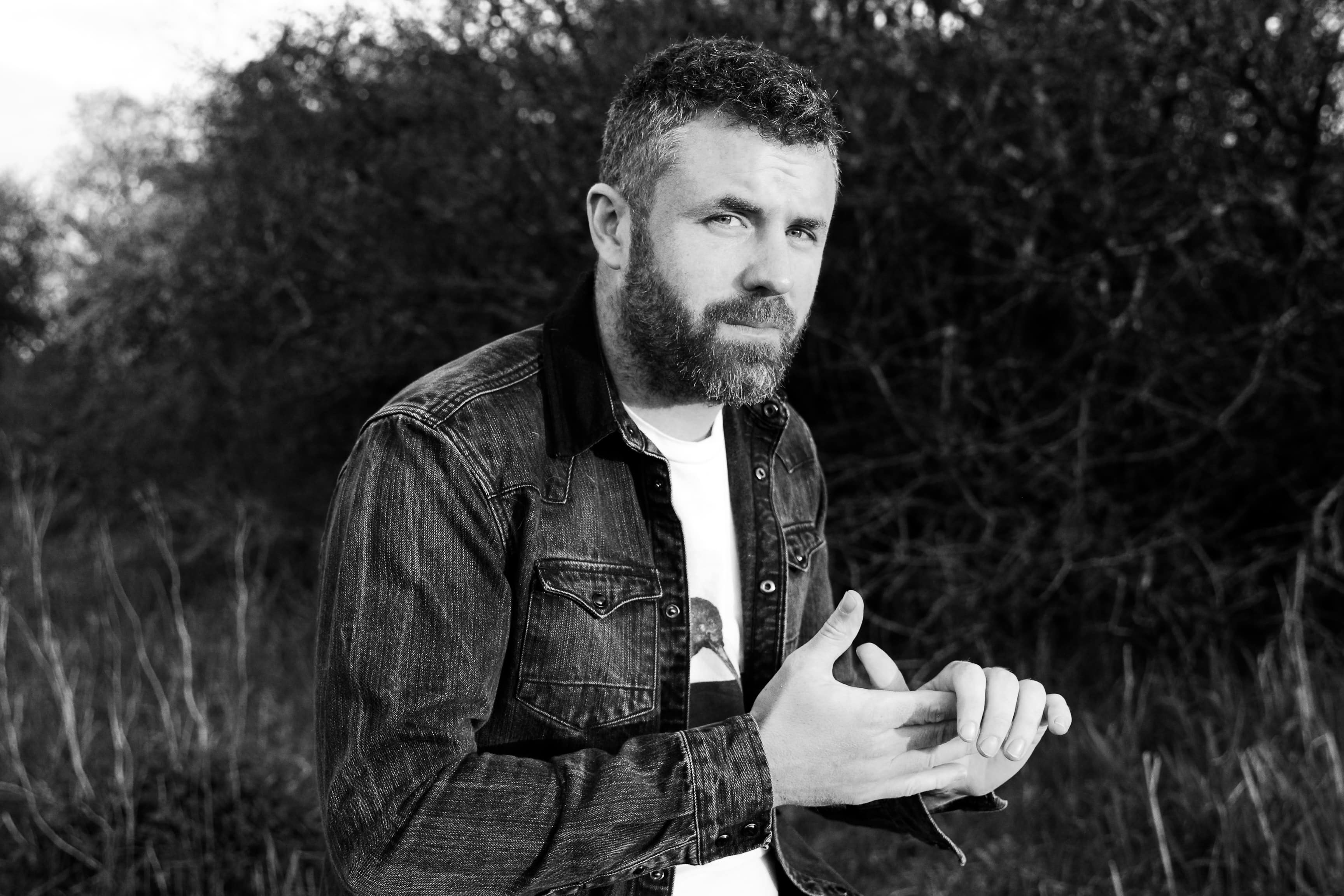 Mick Flannery Takes on Taylor Swift, May Bump Her from No. 1 (in Ireland)