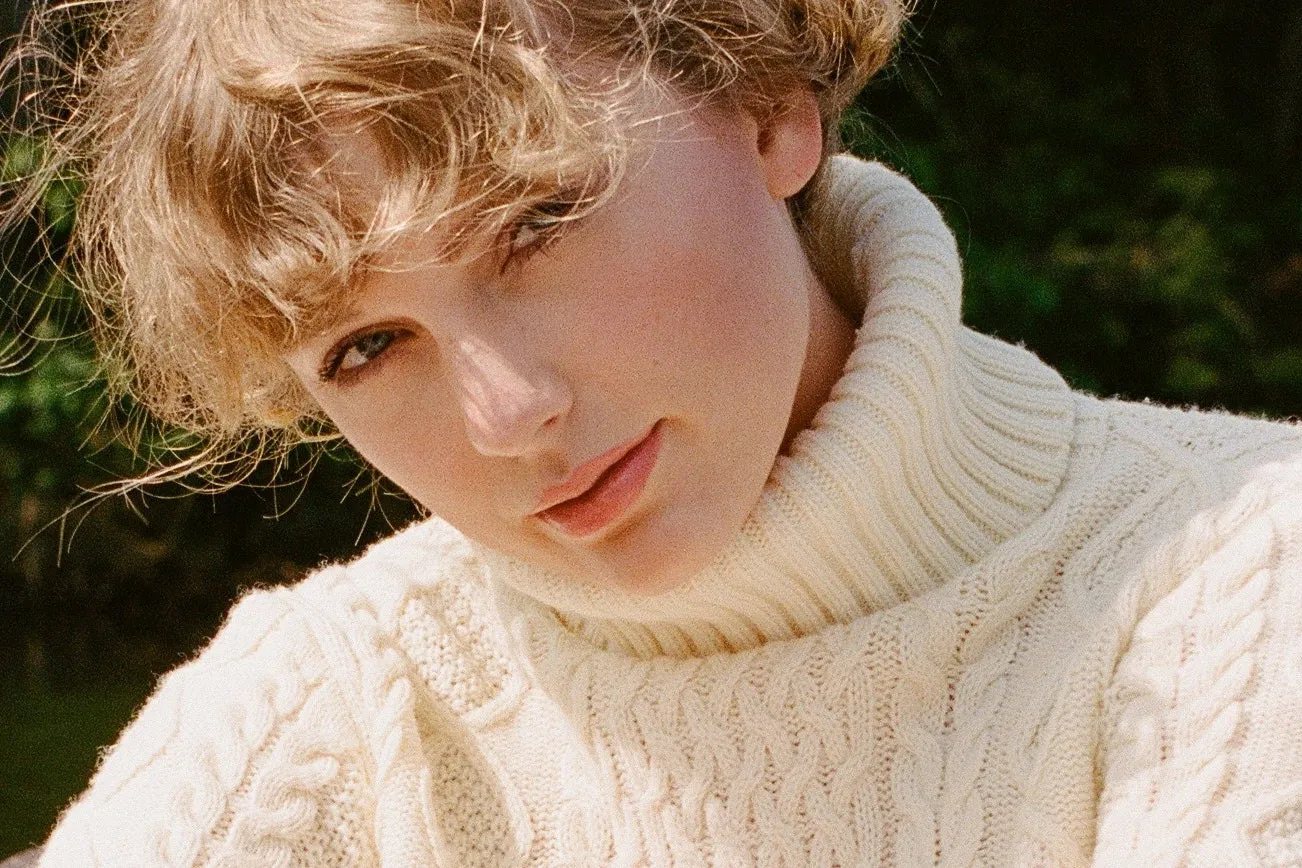 Taylor Swift Drops Stripped Down, Indie-esque Masterpiece, ‘Folklore’