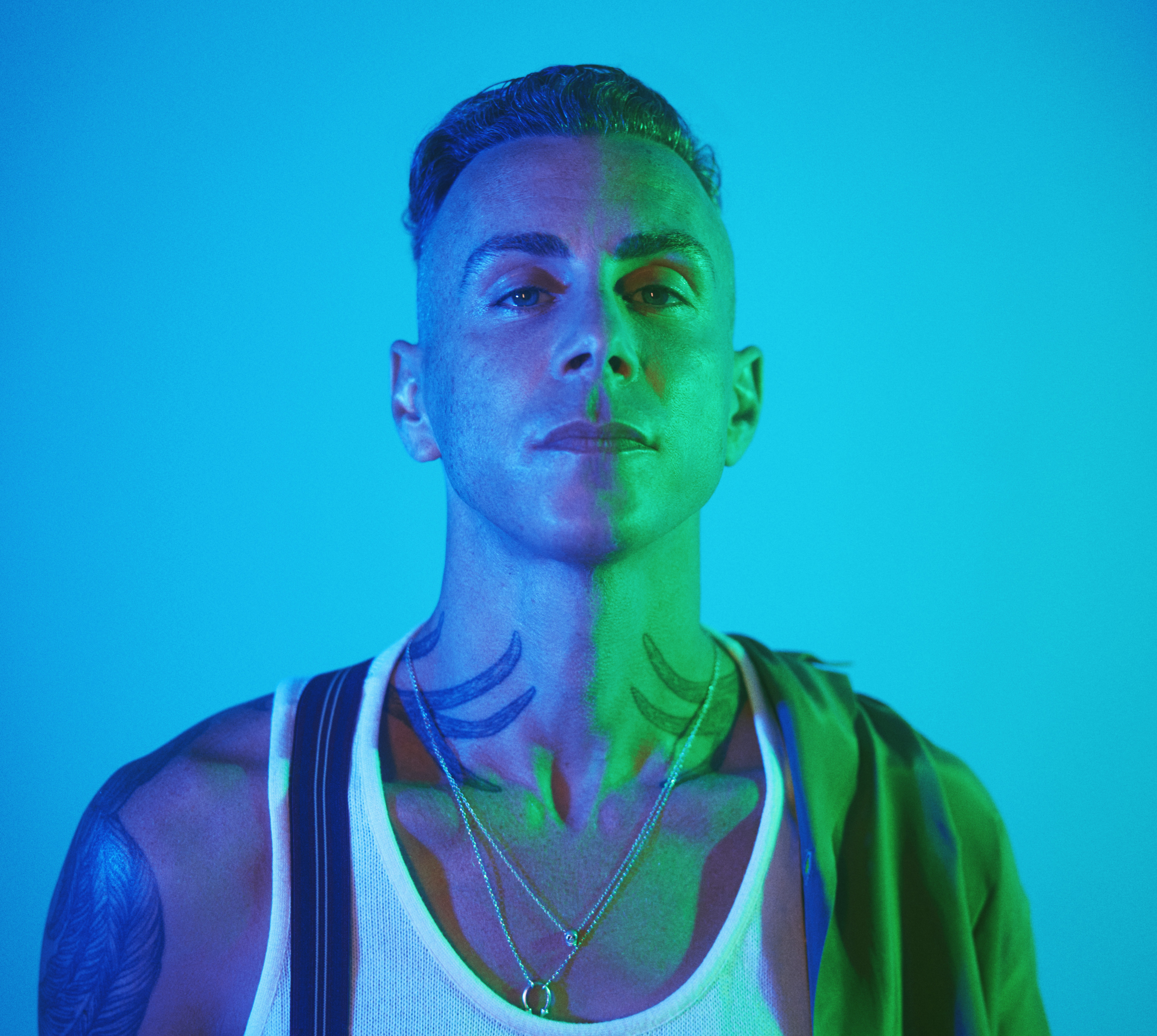 Asaf Avidan is Unfiltered on “900 Days,” Reveals Upcoming Release ‘Anagnorisis’