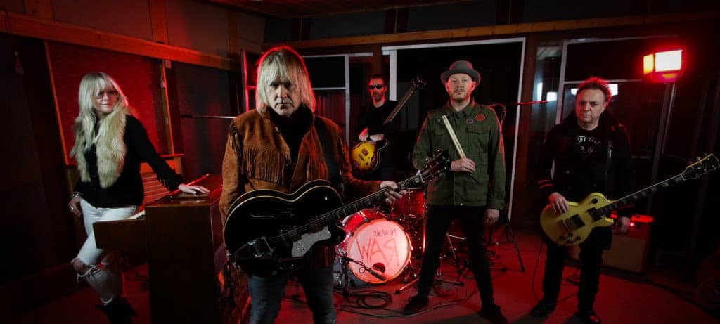 Mike Peters Captures Today’s Raw Emotions On The Alarm’s Triumphant Comeback WAЯ