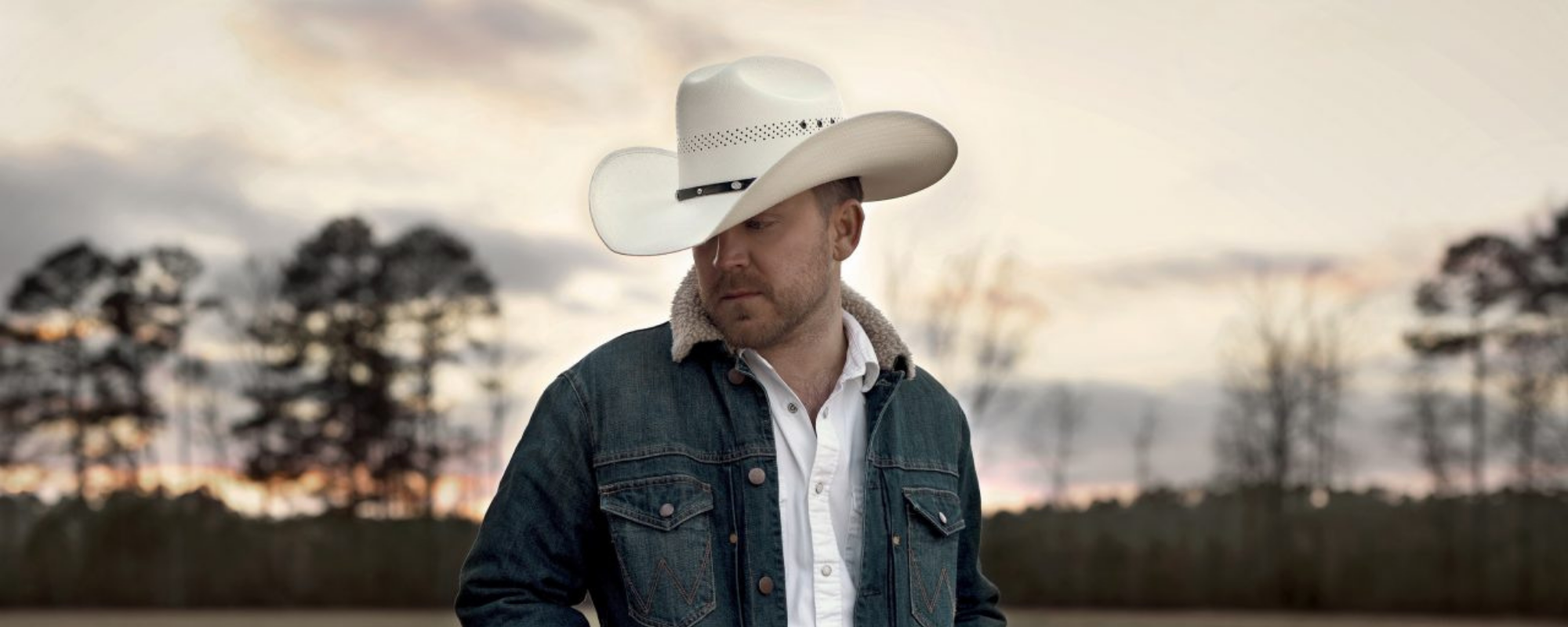 Justin Moore Discusses His Family-Centric Quarantine Album ‘Straight Outta The Country’