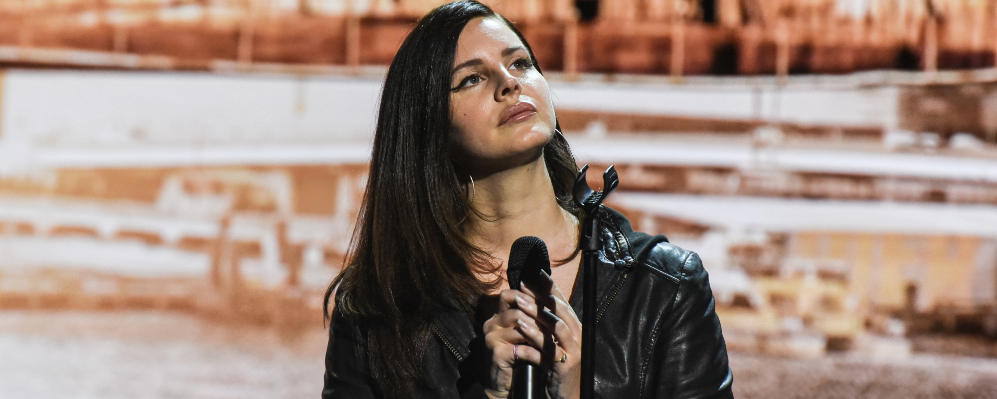 Lana Del Rey Cues Up Eighth Album, ‘Blue Banisters’