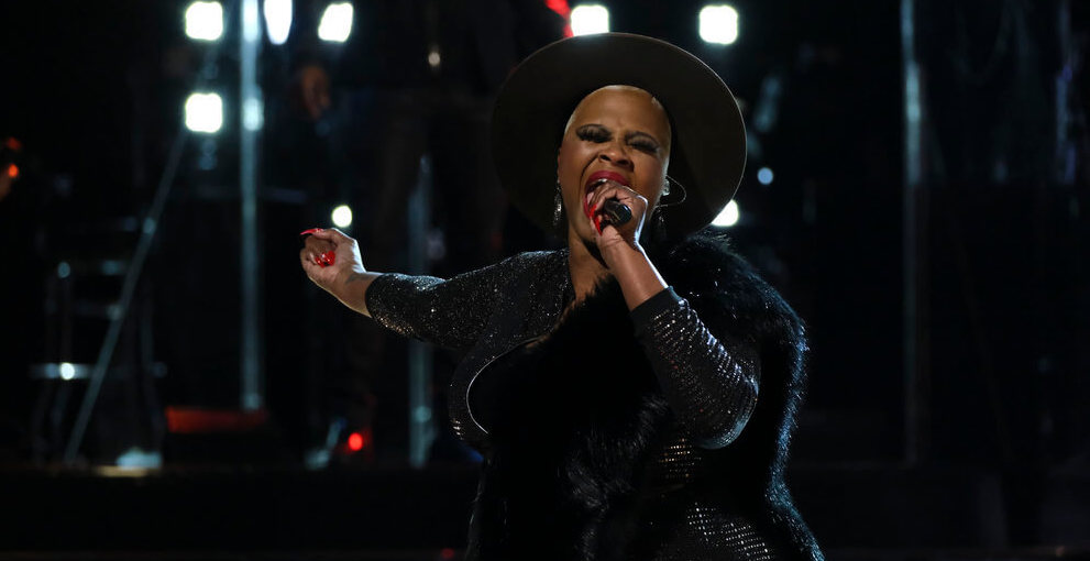 Dana Monique Became Kelly Clarkson’s “Spirit Animal” During First Live Playoffs of ‘The Voice’