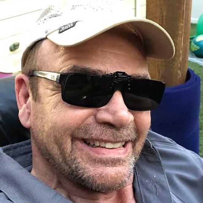 Jonathan Stone Jonathan Stone (CEO Radar Music/Co-Founder Rocket Songs): In 2014 Jonathan co-founded Rocket Songs an international online platform connecting singers/artists with pro writers, producers and publishers. Radar Music develops writing talent in all genres of music.