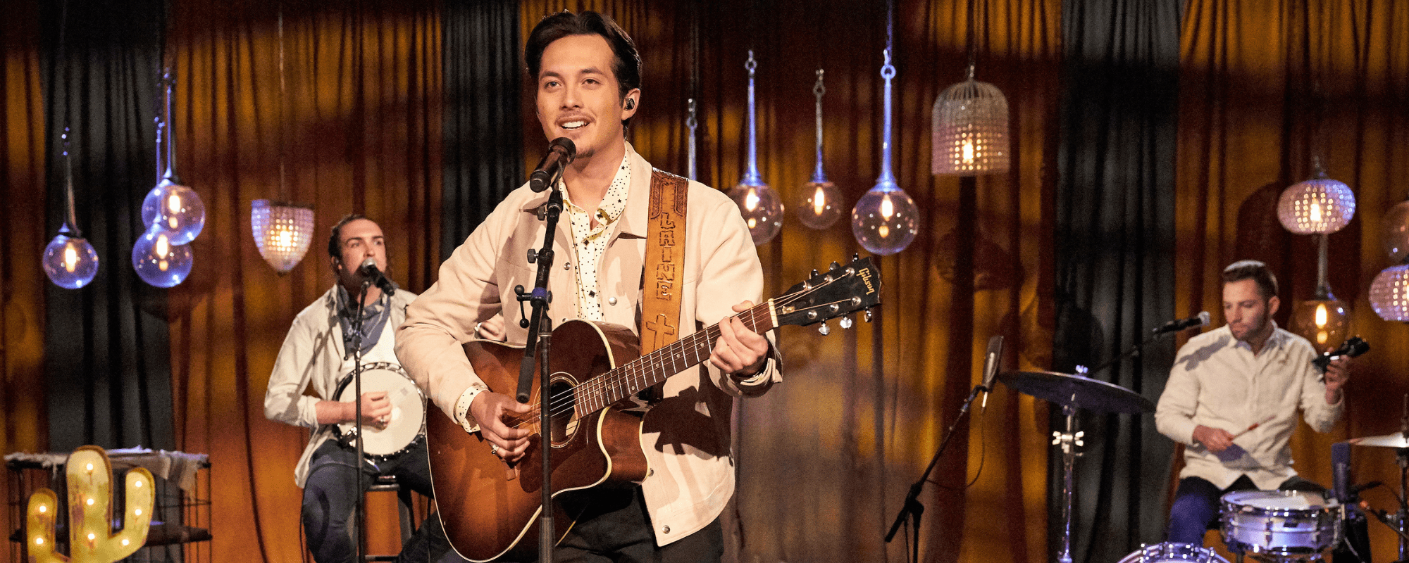 Laine Hardy Performs New Single Memorize You On The Bachelorette American Songwriter