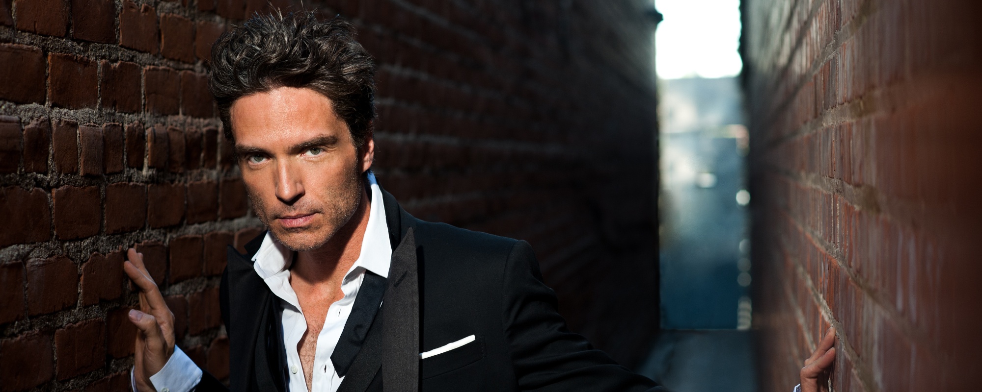 Singer/Songwriter Richard Marx Blasts “White Nationalists” and “Traitors” on Social Media