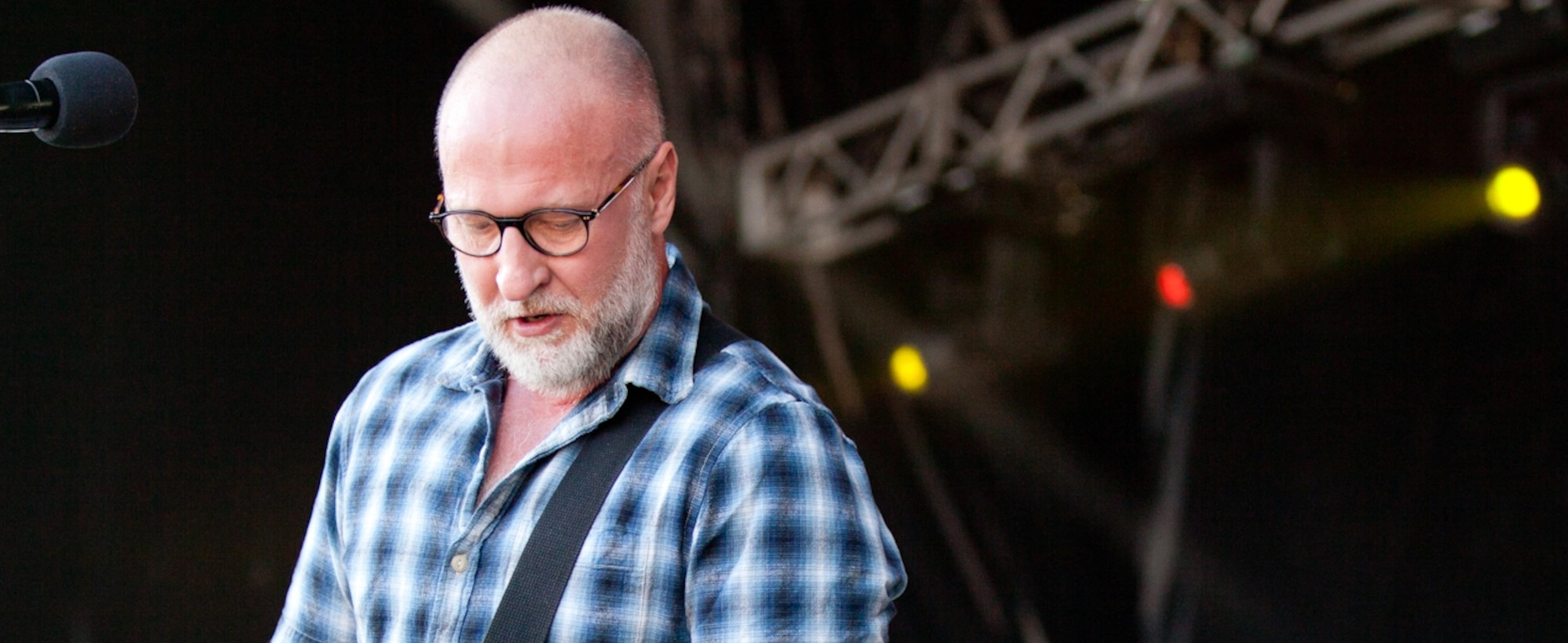 Bob Mould and Fred Armisen Perform Hüsker Dü hit, “I Apologize,” Ahead of Hardly Strictly Bluegrass Festival