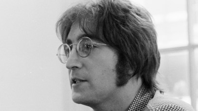 John Lennon being interviewed by journalist Steve Turner of Beat Instrumental magazine, Apple Records, London, 19th July 1971.