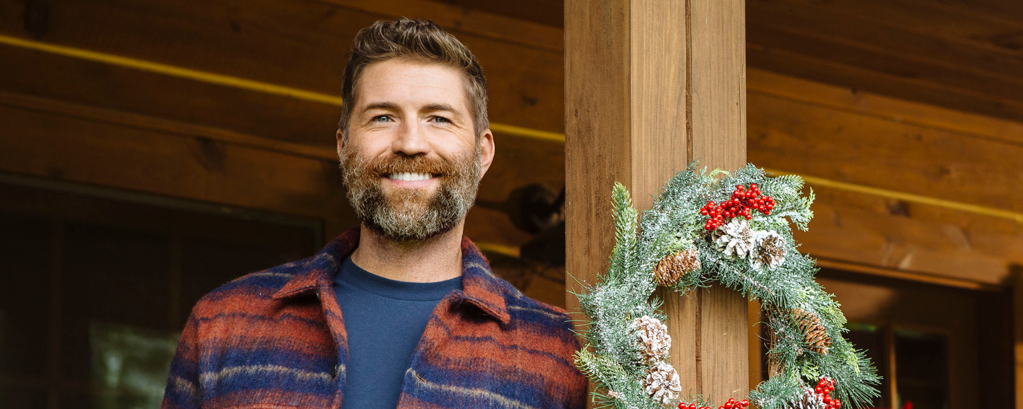 Josh Turner’s First Christmas Collection ‘King Size Manger’ Upholds the Reason For the Season