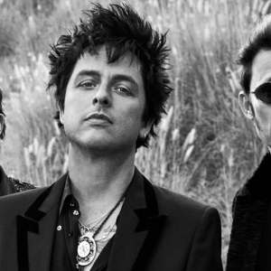 Behind The Meaning of Green Day's Protest Song “American Idiot”
