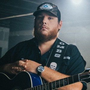 How To Watch Luke Combs' Thanksgiving Day NFL Halftime Performance -  Country Now