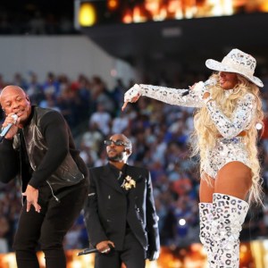 2022 Year In Review: Dr. Dre, Mary J. Blige, Eminem, & More Unite