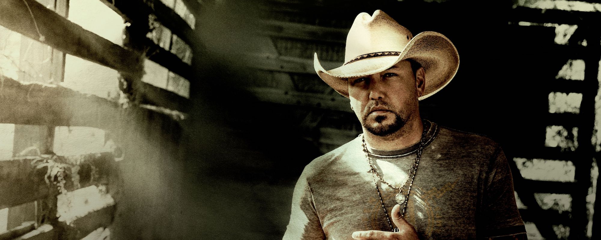 Jason Aldean Suffers Heat Stroke While Performing, Runs Off Stage